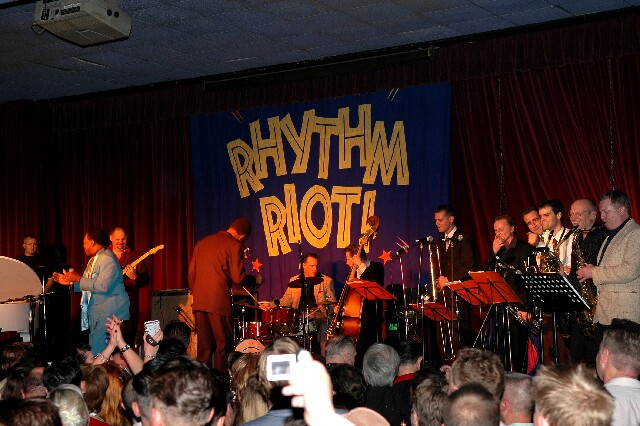 min 2006 11 25 riot 673